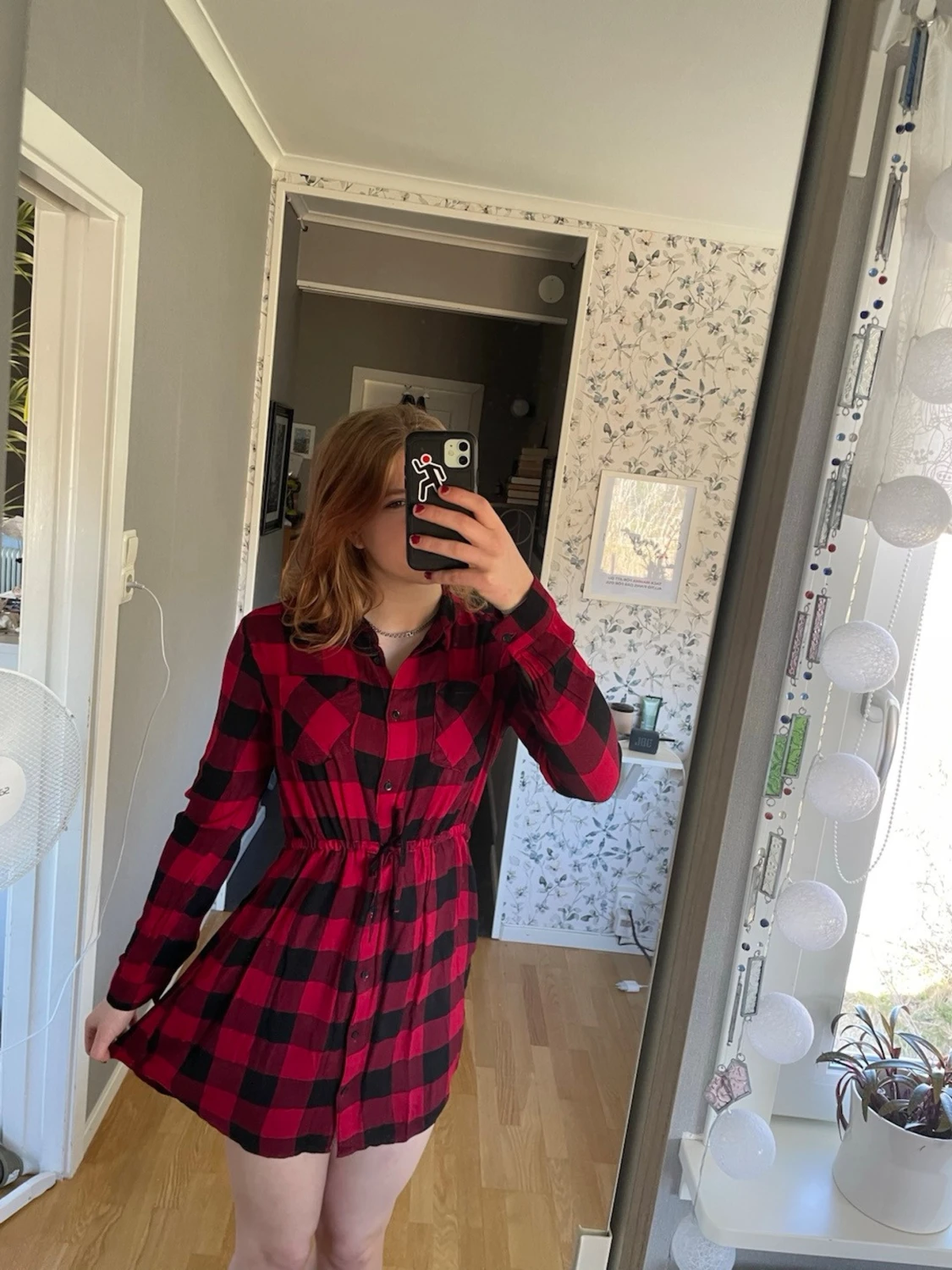 Röd och svart rutig skjortklänning