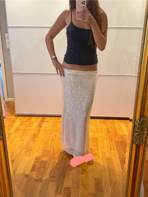 Söt glitter kjol - En söt glitter kjol från Kappahl. Aldrig använd.💕