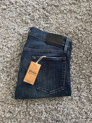 Ralph Lauren Jeans  - - Condition: 9/10 - Color: Blue  - Size: 32/32