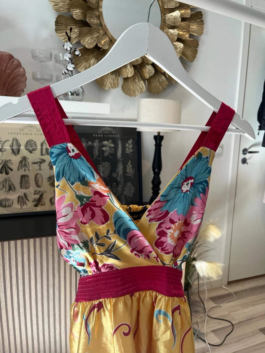 Blommig klänning med omlott - 3