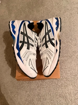 Asics  - Storlek 43 | Helt nya | Pris 865kr | Box ingår! |