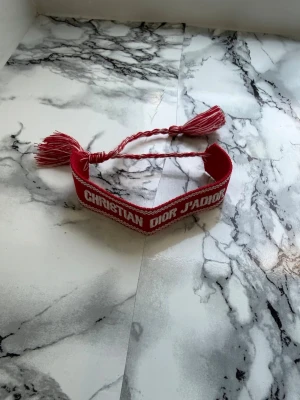 Armband  - Sprillans nytt armband! Go och hållbar investering! Vid minsta fundering kontakta oss✔️