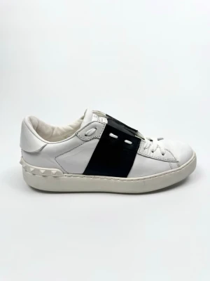 Valentino Open Sneakers - Valentino Garavani Open sneakers. Storlek 38. Skick 8,5/10. Nypris ca 7700kr. 100% autentiska.