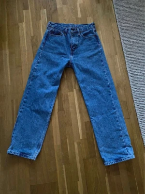 Levi's baggy jeans nyskick - Levis baggy jeans i storlek W28 L32. Helt i nyskick. Endast använda enstaka gång på grund av för stora. Ny pris 1300kr.