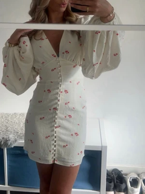 Adoore klänning - Adoore klänning i storlek 34, endast använd 1 gång💓💓