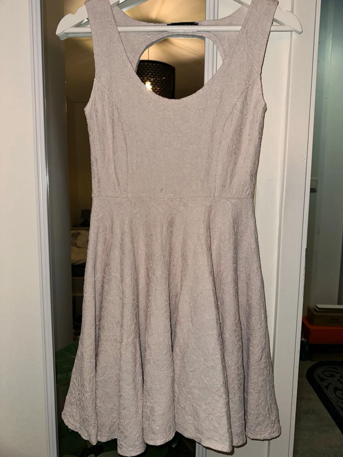 Beige/rosa ärmlös kortklänning storlek: S