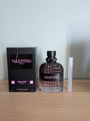 Valentino Uomo Born In Roma Intense EdP sample - Tjena, jag säljer sample av Valentino Uomo Born In Roma Intense EdP☺️ Prislista: 5ml 40kr/ 10ml 75kr/ 15ml 100kr/ 20ml 125kr/ 25ml 150kr/ 30ml 175kr/ 35ml 200kr