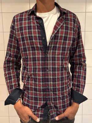 Flanell skjorta  - Hej! Säljer denna otroligt stiliga flanell skjorta, skriv gärna vid intresse eller funderingar! 