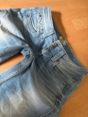 Lågmdijade raka jeans - Oanvända! 