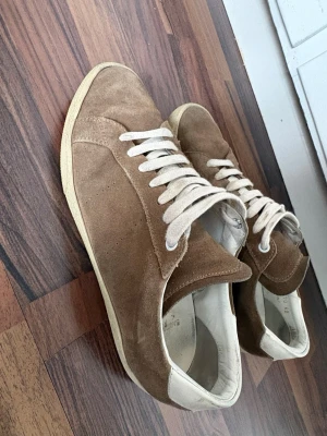 Saint Laurent skor  - Säljer ett par snygga saint lauren skor i storlek 43