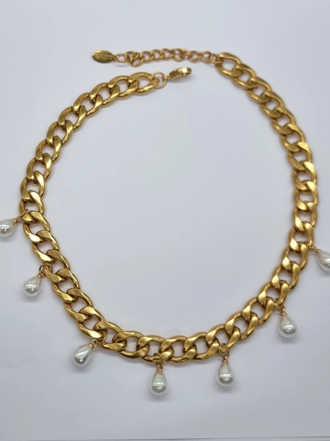 Stilfullt halsband med pärlor  - 2