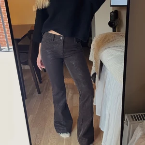 Bruna bootcut byxor  - Ascoola bruna skinnbyxor som tyvärr aldrig kommit till användning så prislappen är kvar!!