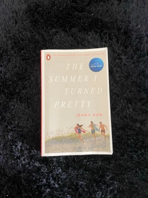 The Summer I Turned Pretty bok - Säljer boken 'The Summer I Turned Pretty' av Jenny Han.  Perfekt för dig som gillar ungdomsromaner, text på engelska.