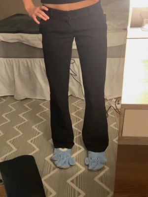 Svarta Kostymbyxor! - Köpta på Bikbok i storlek 34!💕