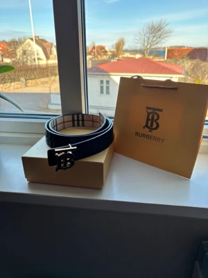 Burberry bälte - Hej säljer mitt burberry bälte som jag fick i julklapp 