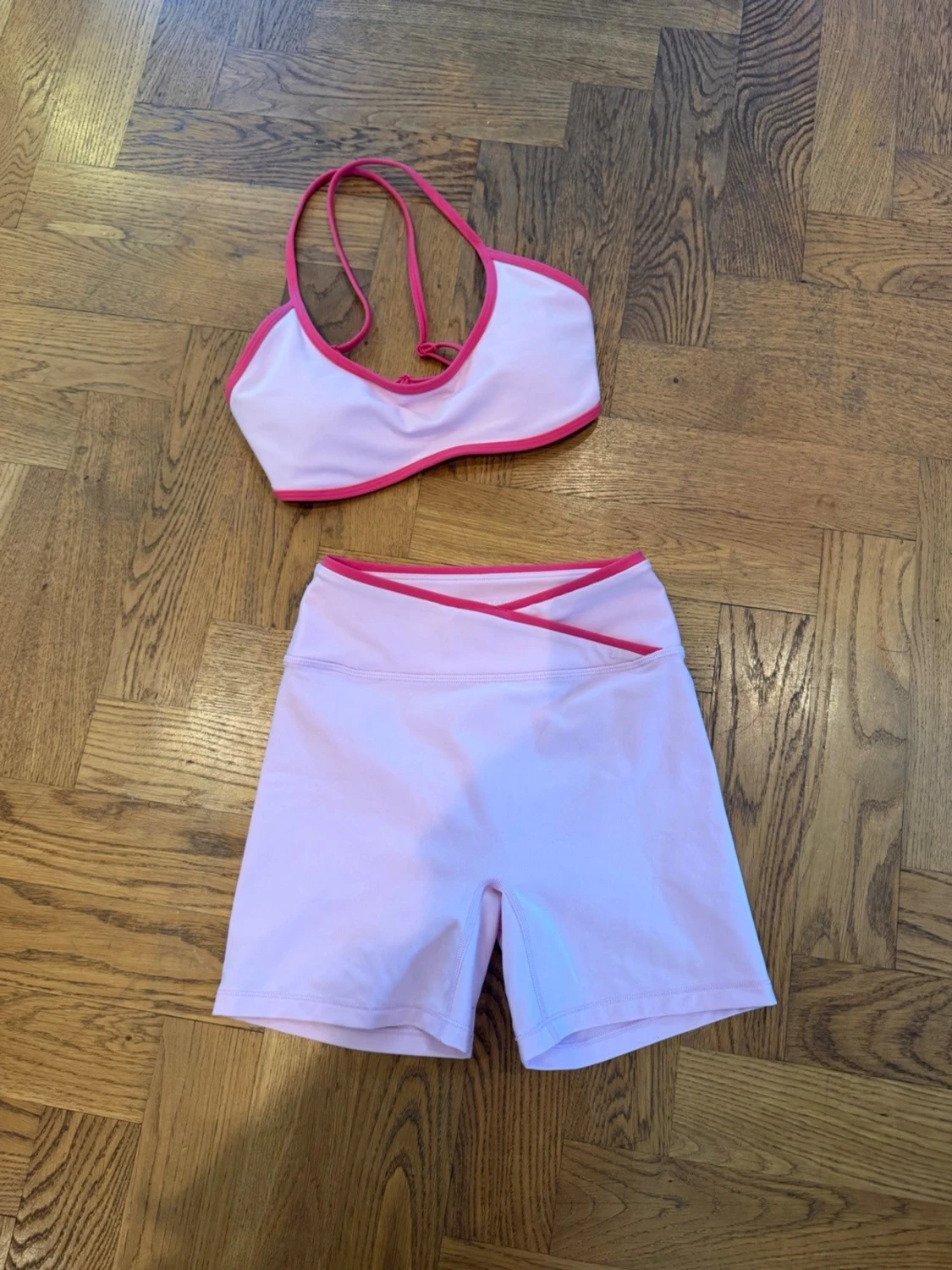 Rosa bodyset med shorts och topp - 1