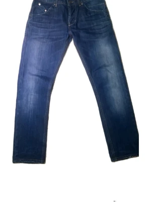Mörk blåa dondups jeans - Säljer ett par klassiska dondup jeans  i slim och lätt slitna detaljer. Jeansen har fem fickor, kontrastsömmar. En selvage model i strl 33 vilket motsvarar ca 29:31