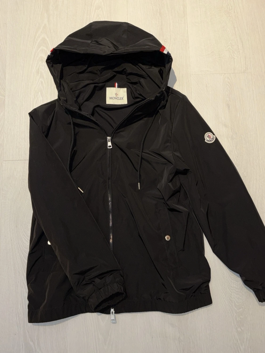 Svart vindjacka från Moncler