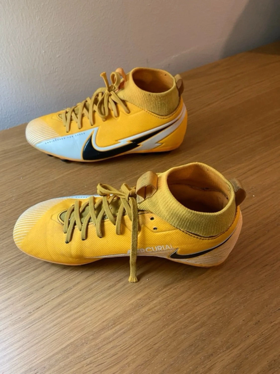 Gula Nike fotbollsskor med dobbar - 3
