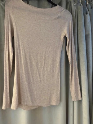Beige intimissmi tröja  - Jättefin i nytt skick!! Använd bara nån gång 💕💕