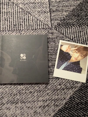 BTS album wings - BTS album Wings med Jungkook photocard och CD ingår.