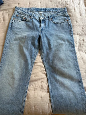 Wide weekday jeans - Ljusblåa jeans från weekday, storlek 29/32!