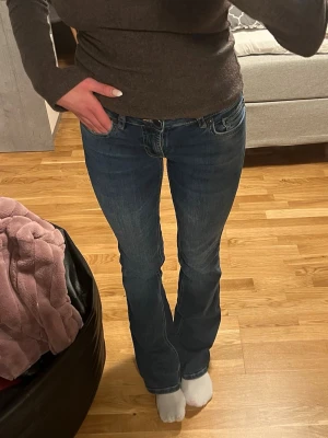 Low waist jeans zara - Jeans i bra skick från Zara! 