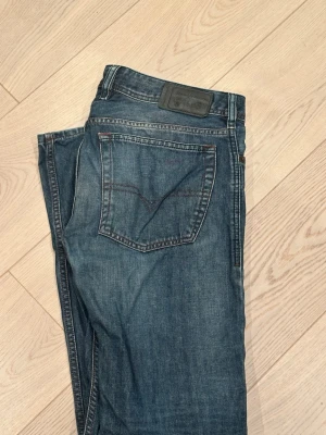 Diesel Jeans - Diesel Bootcut jeans W30 L32 inga defekter