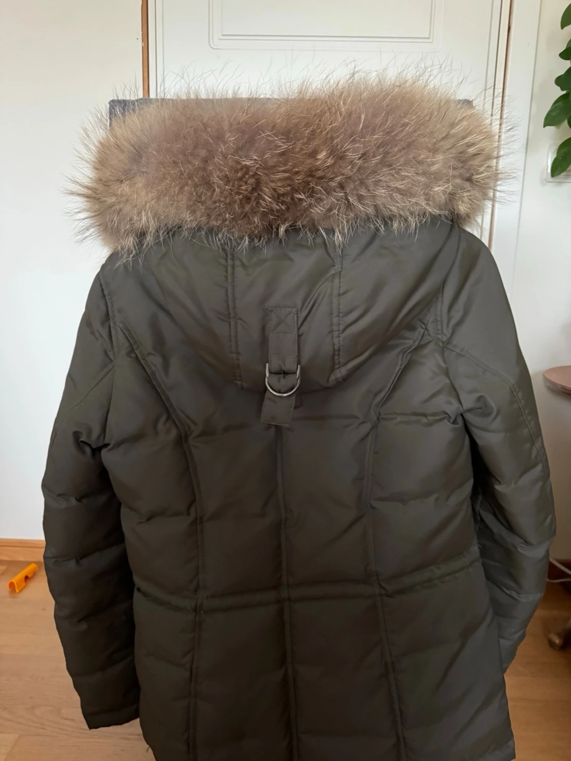 Olivgrön parkas från Hollies med pälskrage - 2