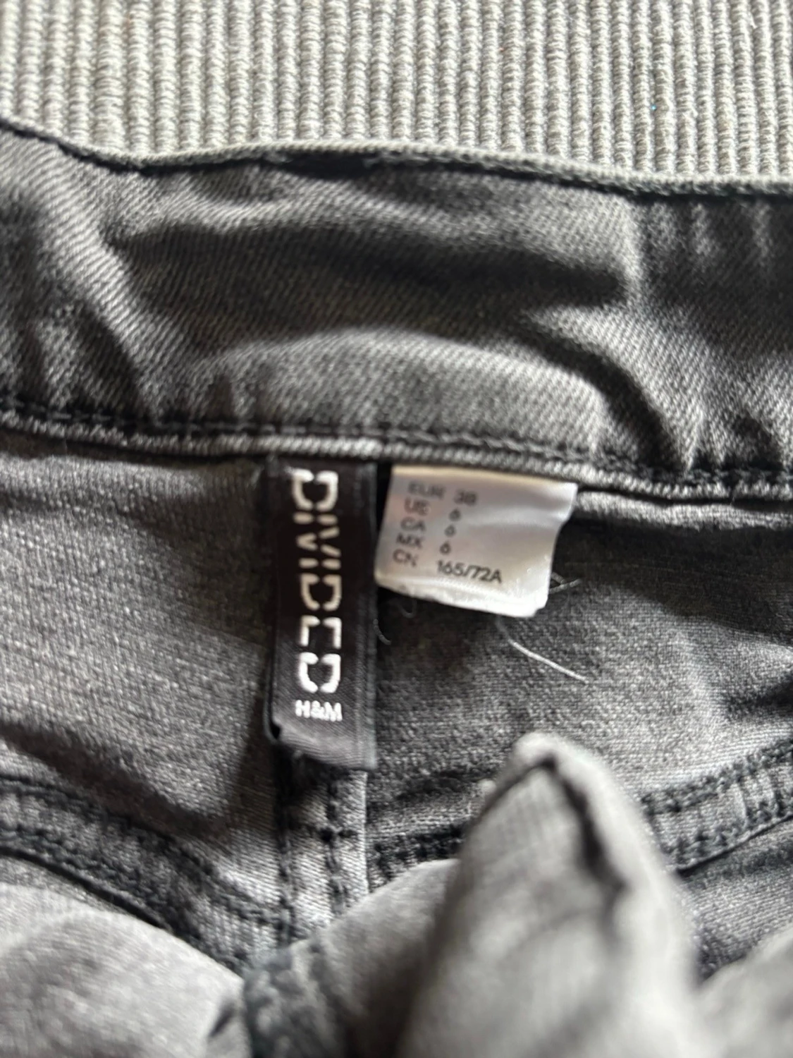 Gråa jeansshorts från H&M Divided - 1