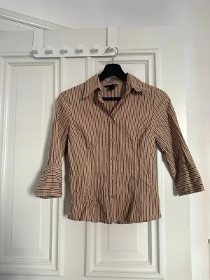 y2k striped shirt with gold shimmer thread - gammal y2k h&m