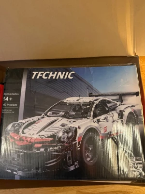 Byggsats Porsche TFCHNIC 1631 bitar  - Helt nytt klossset, inte riktigt Lego!                       Hör av er för fler frågor😊