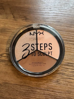 NYX 3 Steps To Sculpt ”Fair” - NYX 3 Steps To Sculpt ”Fair”, oanvänd och oöppnad. Kan finnas något märke på förpackningen dock!