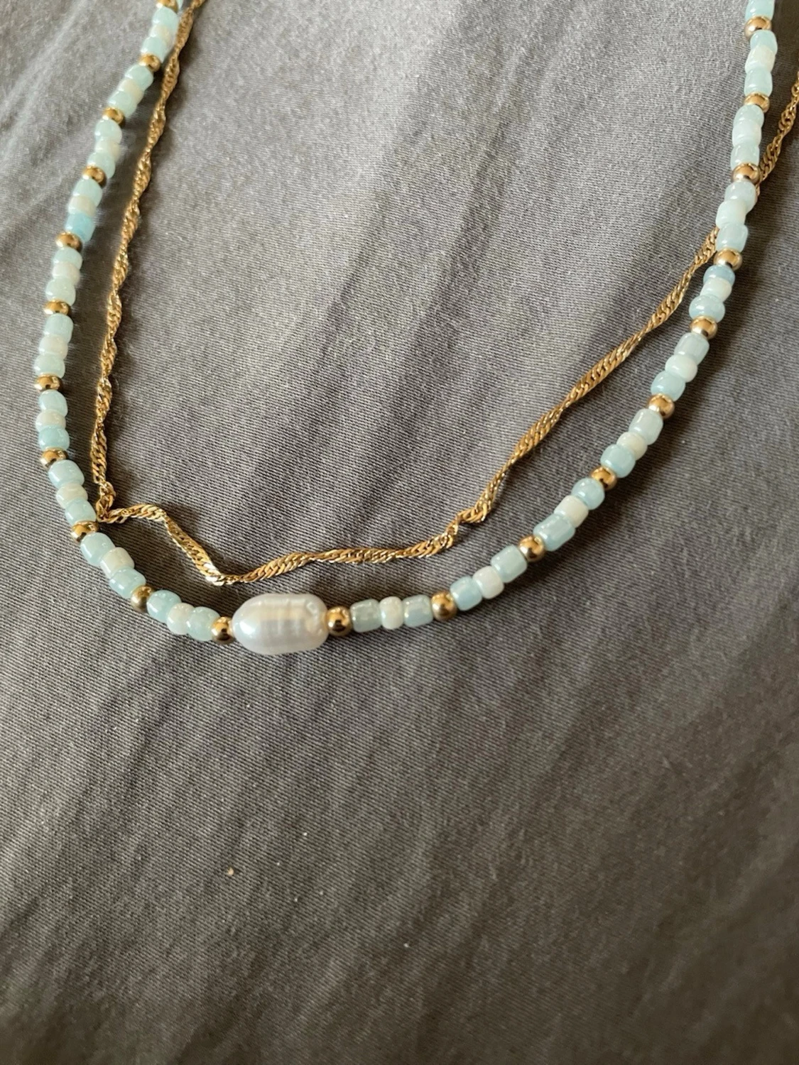 Tvådelat halsband med pärlor och guldkedja - 1