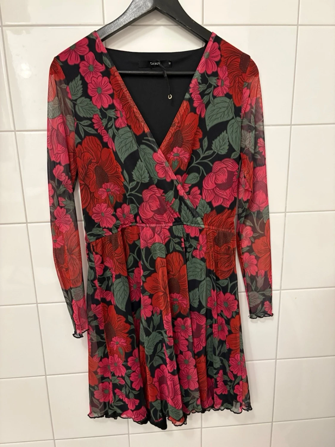 Blommig omlottklänning från Bik Bok