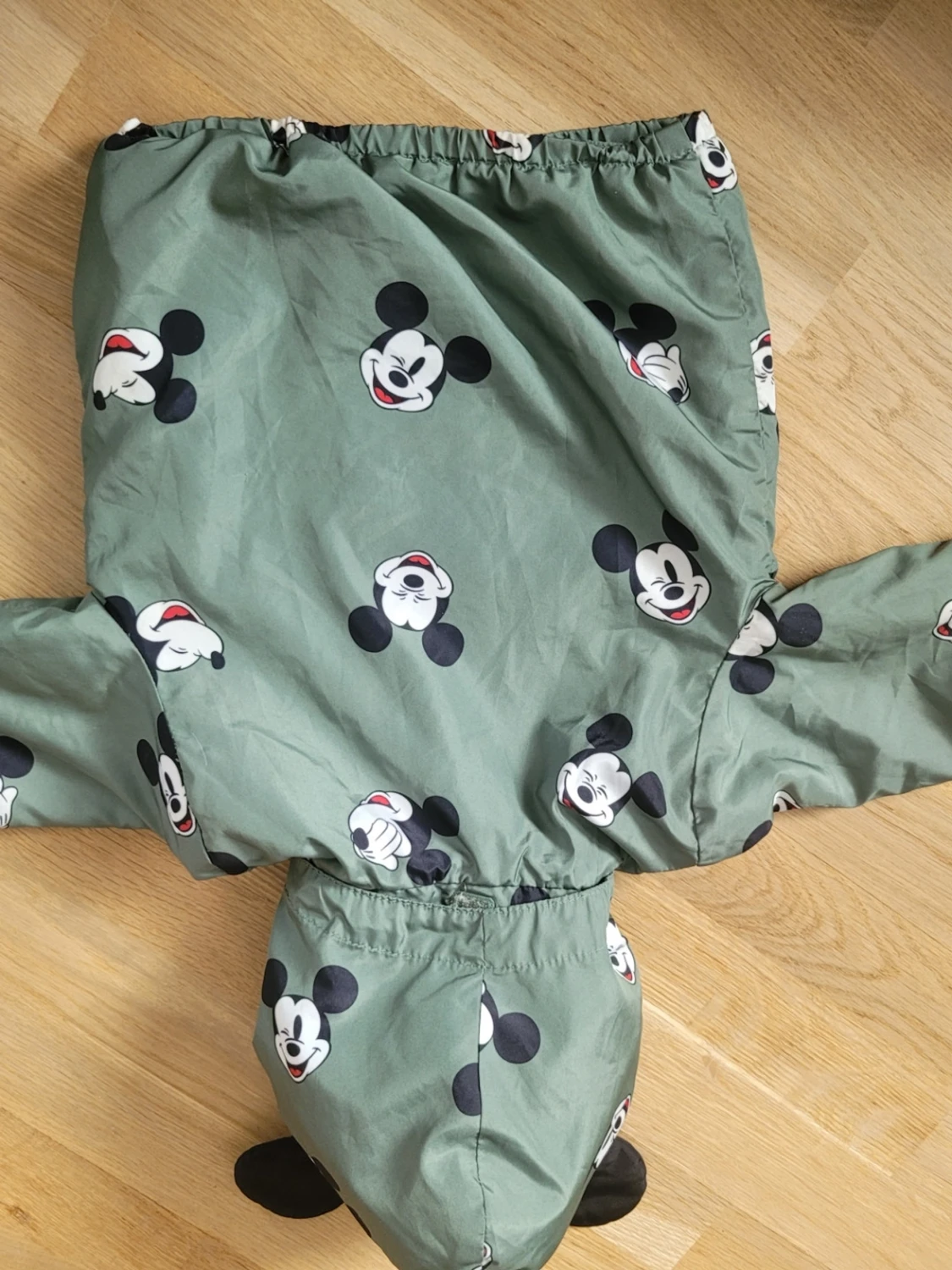 Grön jacka med Musse Pigg-motiv - 1