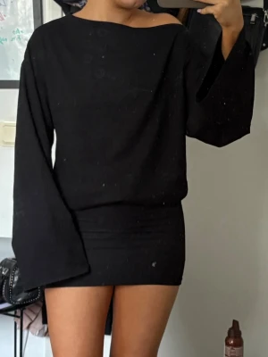 Fine Structure Dress - Säljer nu min nyårsklänning från Nelly i storlek Xs. Använd endast en gång. 