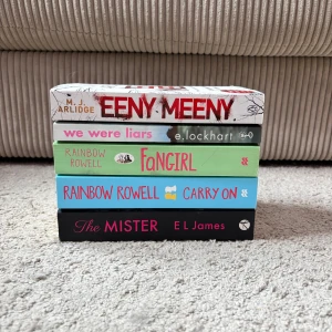 Fantasy/romance/thriller böcker engelska - 5 storpocket böcker på engelska med olika genrer!! 50kr/bok, alla 5 för 200kr