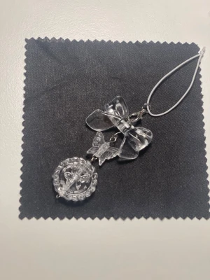 Genomskinlig Phone Charm 🤍 - Hemgjord phone charm!