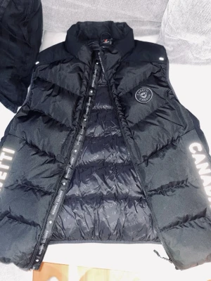 CANADA ZAVETTI väst - Använt ett fåtal gånger så den är i nyskick. Storlek L