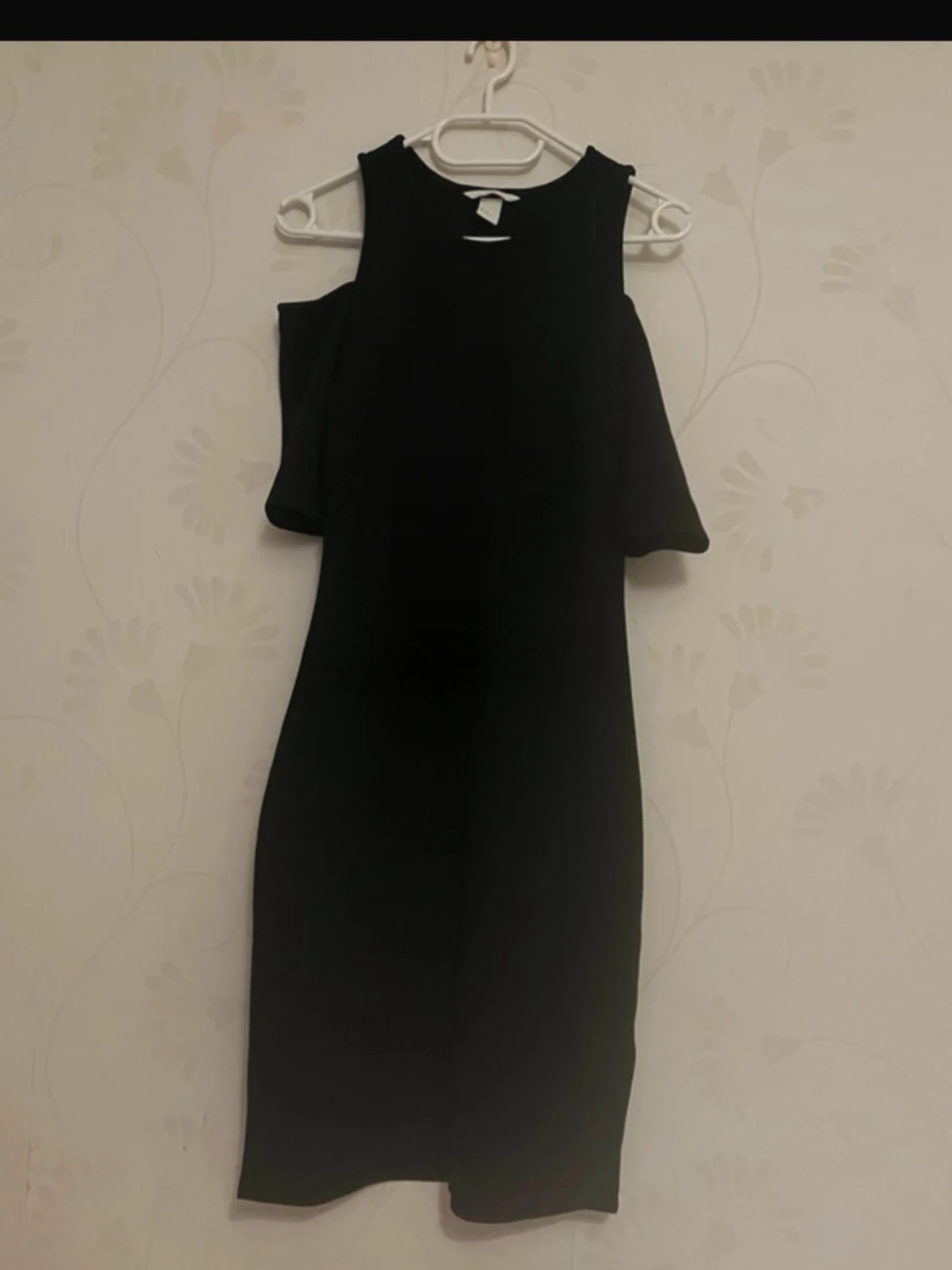 Svart bodycon klänning med cut-outs - 1