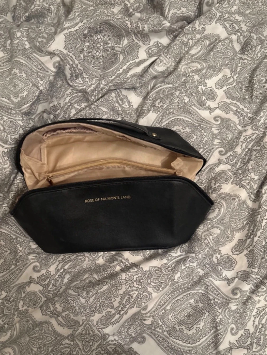 Svart necessär Rose of No Man's Land