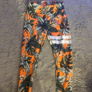 Träningsbyxor från Stronger - Träningsbyxor från Stronger🩷