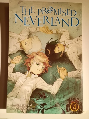 The Promised Neverland 4 English  - Volym 4 av the promised neverland på engelska.