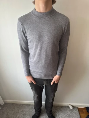 Chasmir tröja - Säljer denna feta chasmir tröja i storlek M. Skriv vid minsta fundering.🙌