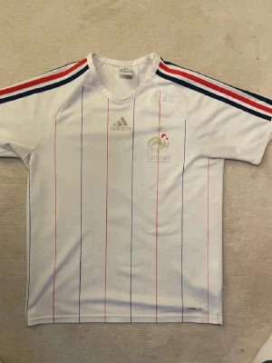 Vintage Frankrike Adidas Fotbollströja - Hör av er vid frågor.