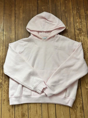 Rosa hoodie - En rosa hoodie från lager 157, jag har aldrig använt den, men det har en smink fläk på huvan, skriv om du är intresserad eller om du vill ha tydligare bilder.💕