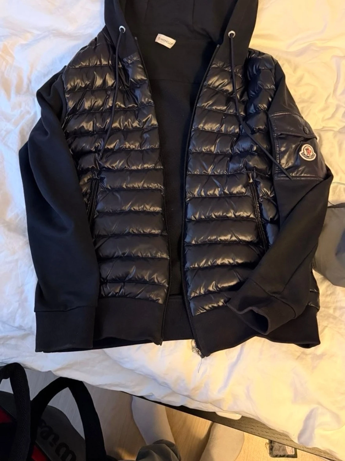 Mörkblå cardigan med huva från Moncler