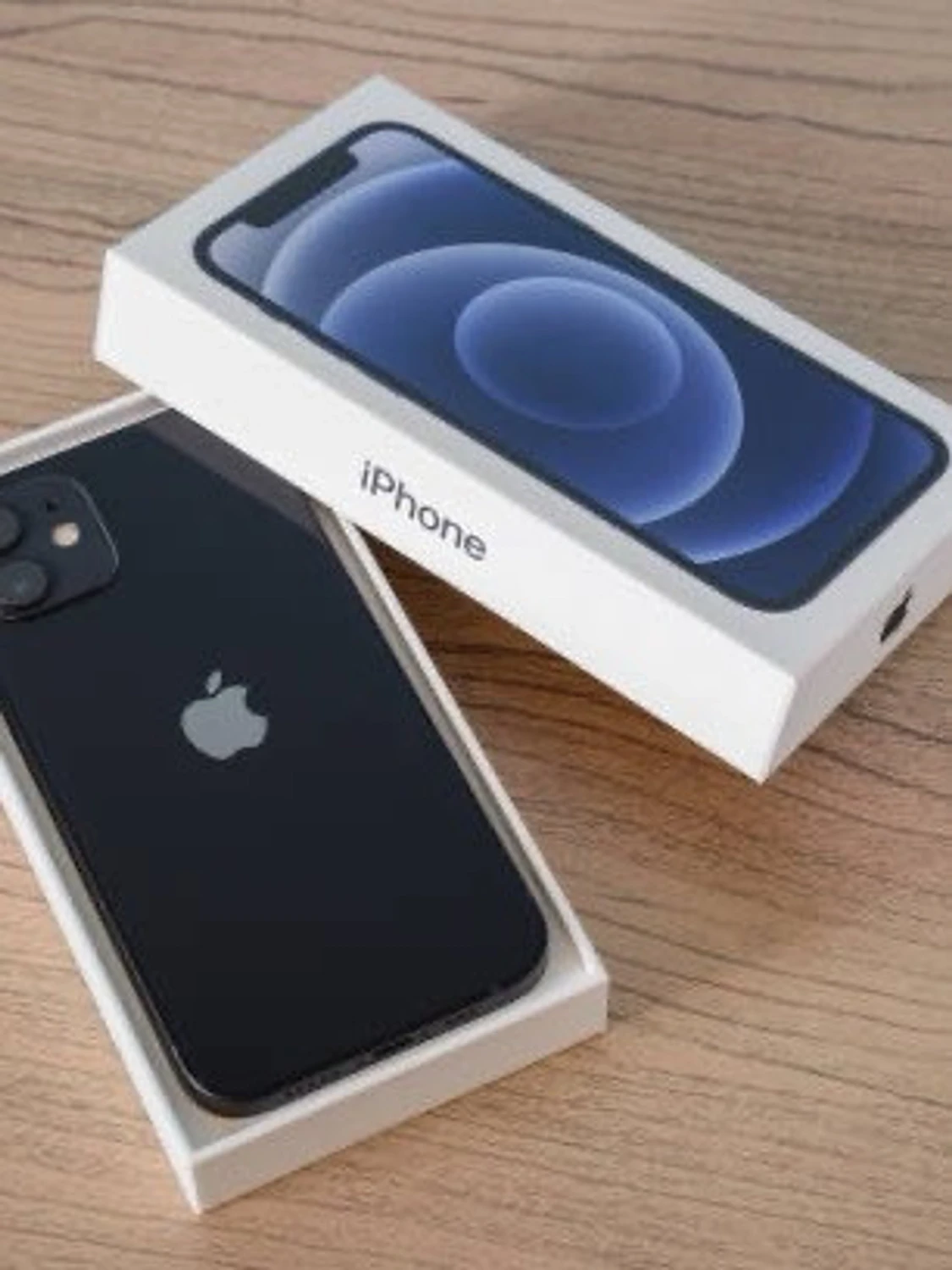 Svart iPhone 12 med originalkartong