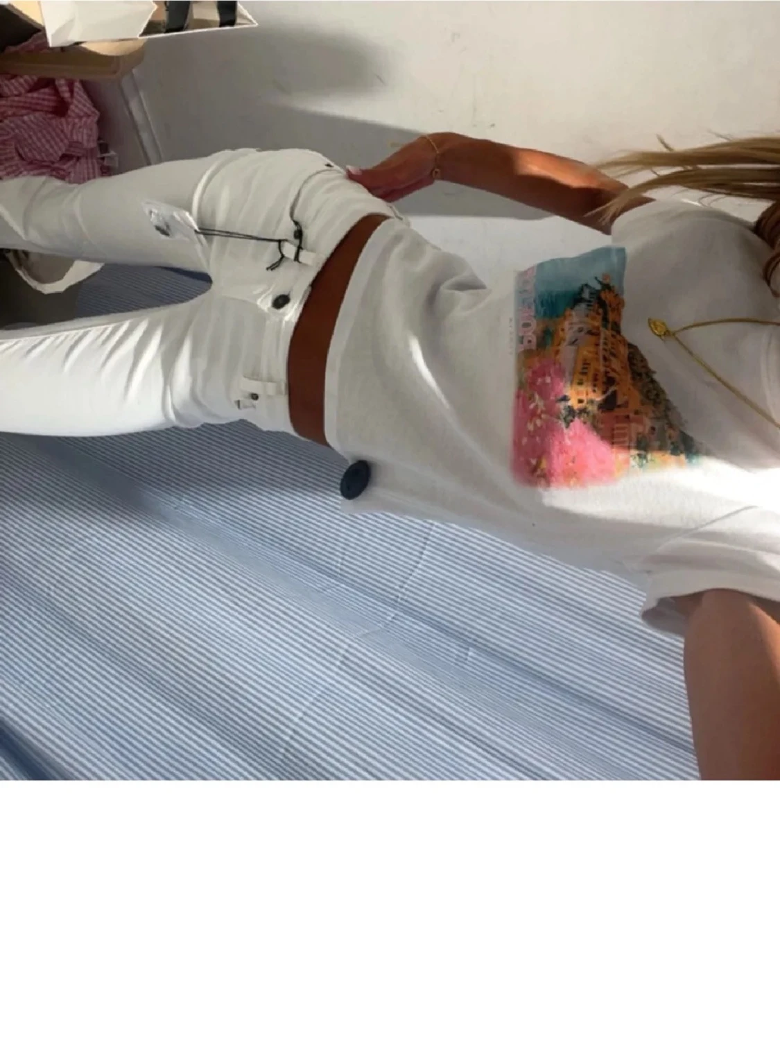 Vita jeans med dragkedjedetalj